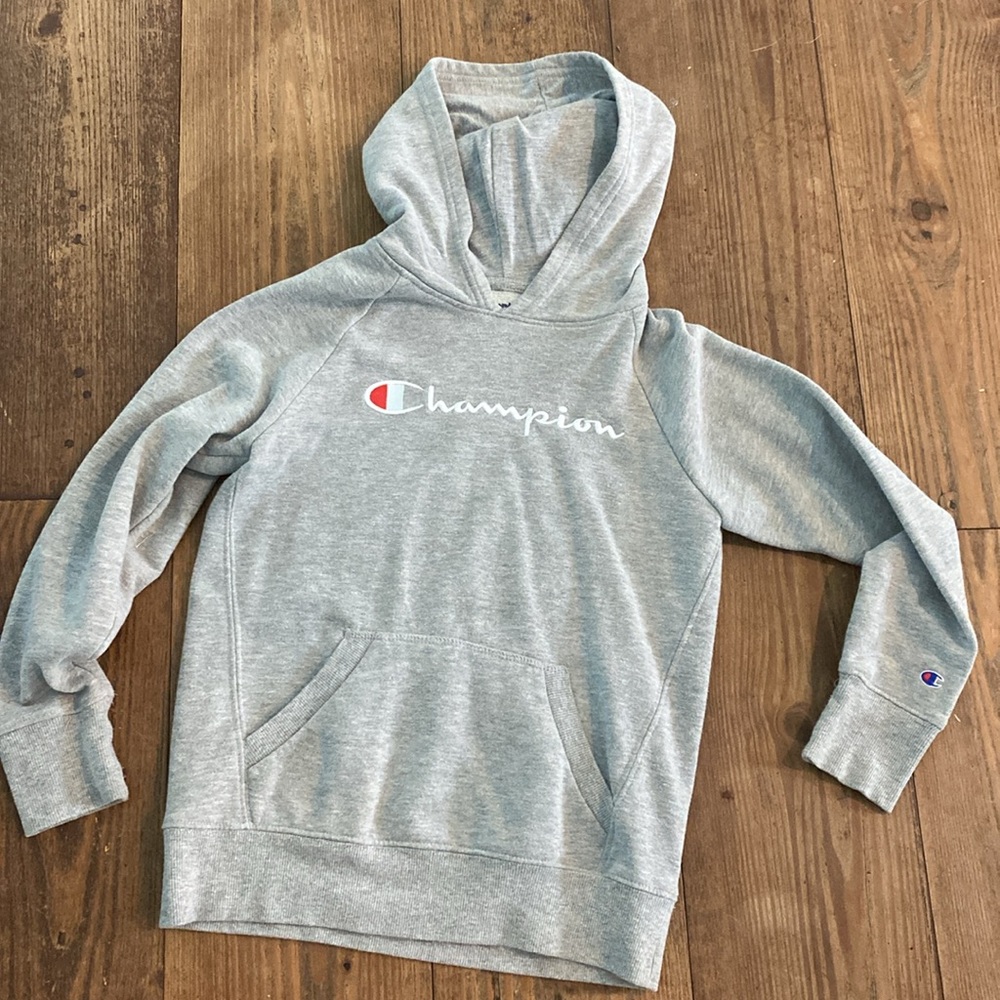 Size medium, champion hoodie preowned terrific !